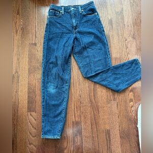 Levi’s high waisted Mom jeans 👖